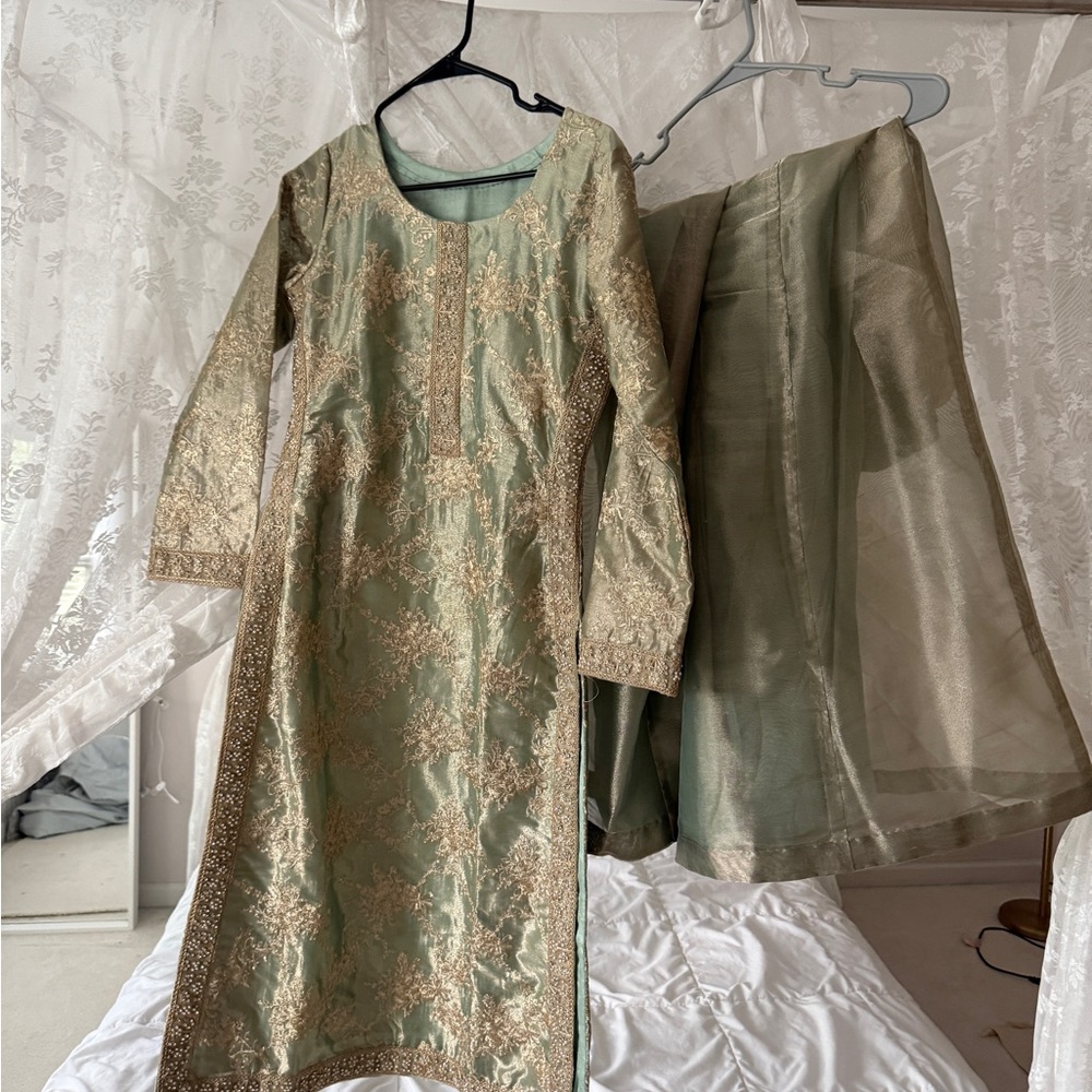 Elegant Green and Gold 2 piece